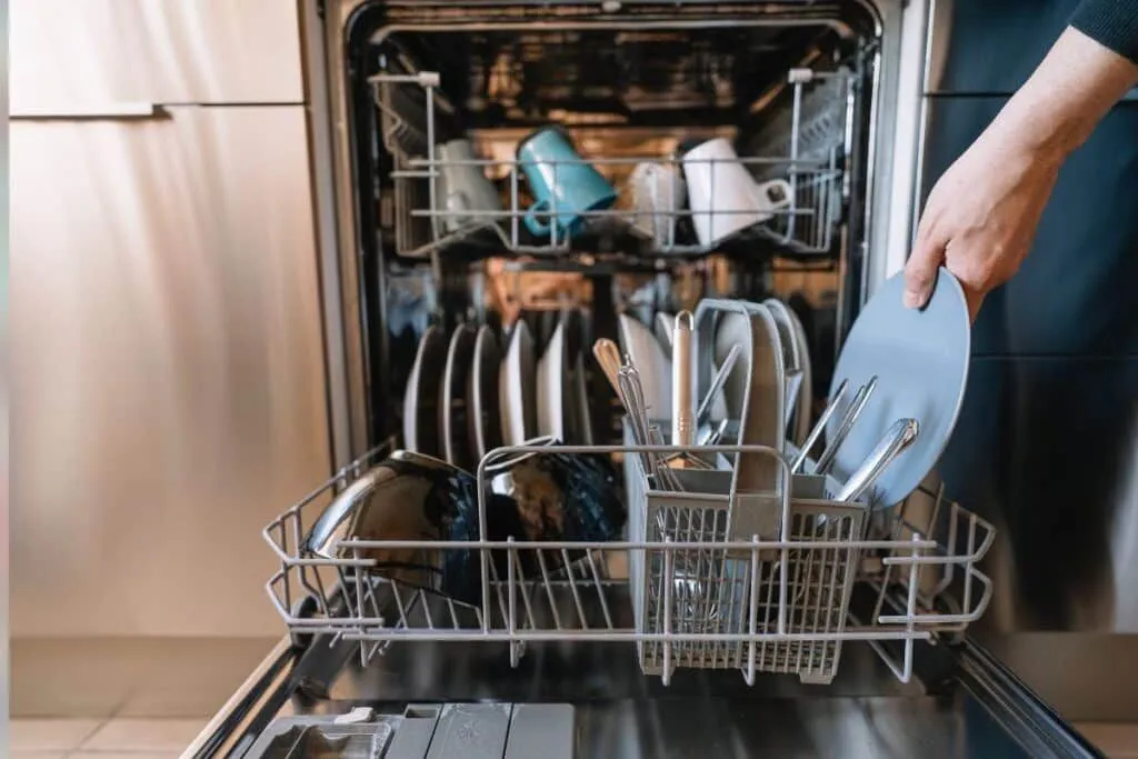 Effiziente Spülgewohnheiten: Vorspülen ist nicht immer die beste Idee