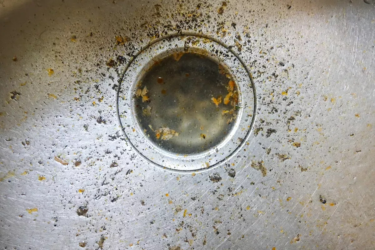 Hausmittel sinnvoll nutzen, um Abflussverstopfungen vorzubeugen und zu beseitigen